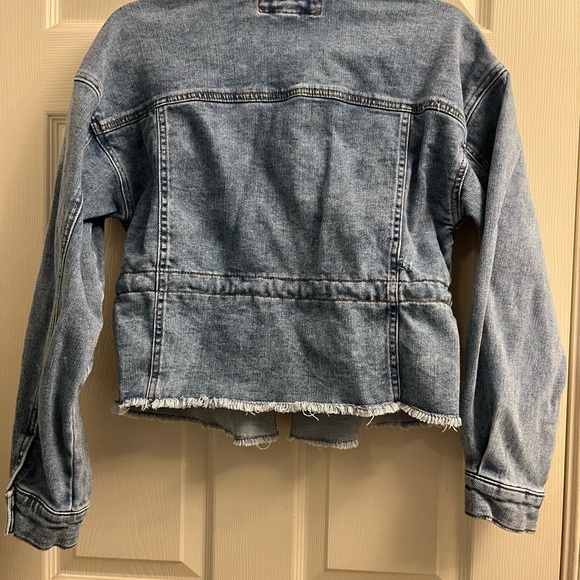 Maurices Women’s Cropped Distressed Blue Jean Jacket XSmall - Picture 4 of 9